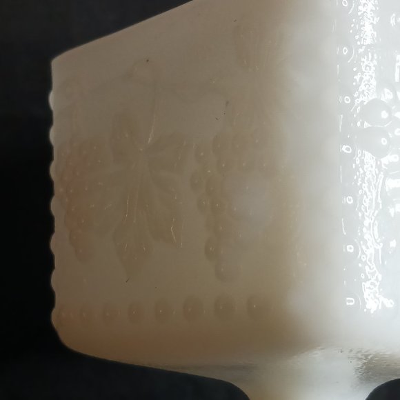 Milk Glass LIKE NEW Candy Snack Bowl Decor Storage Grape Vines Pedestal.  MG-01 - Picture 4 of 12